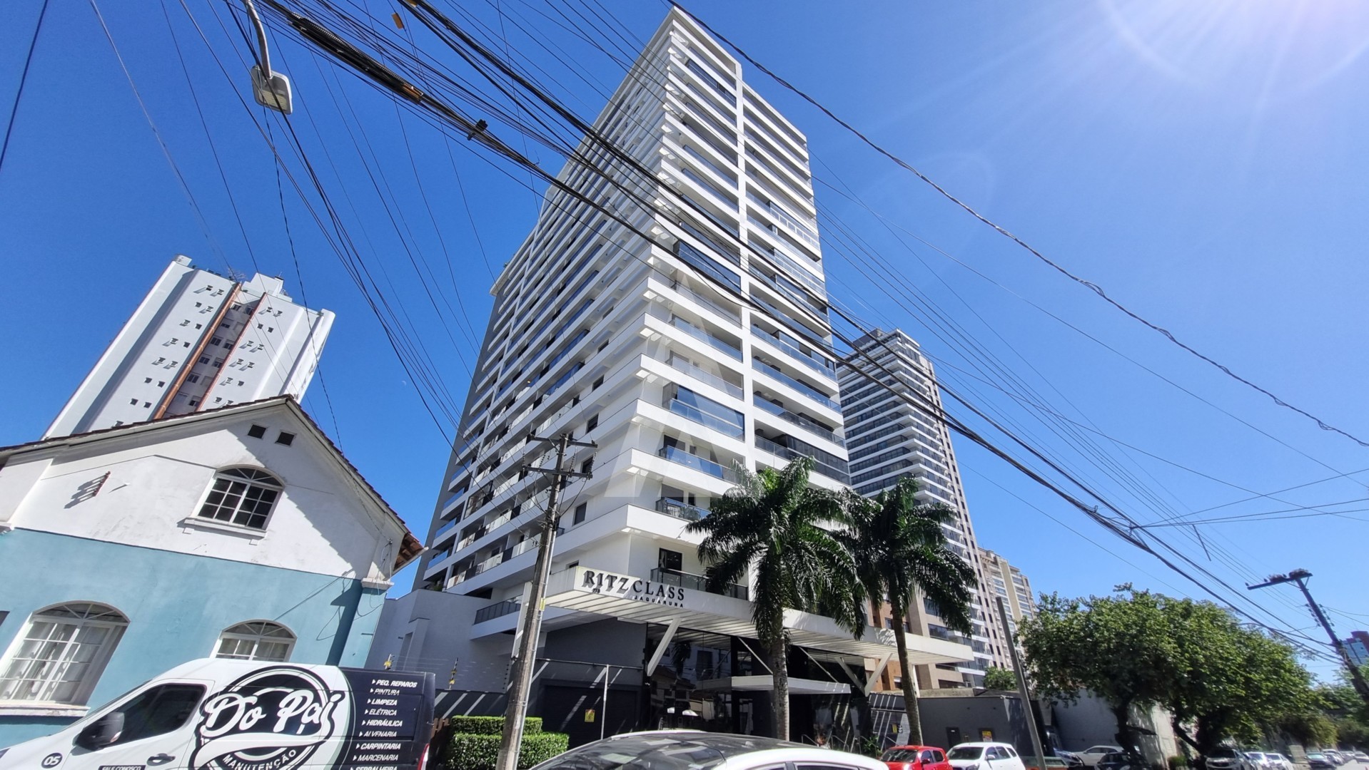 Apartamento com 1 suíte, sacada com churrasqueira e elevador no Centro. - foto 1