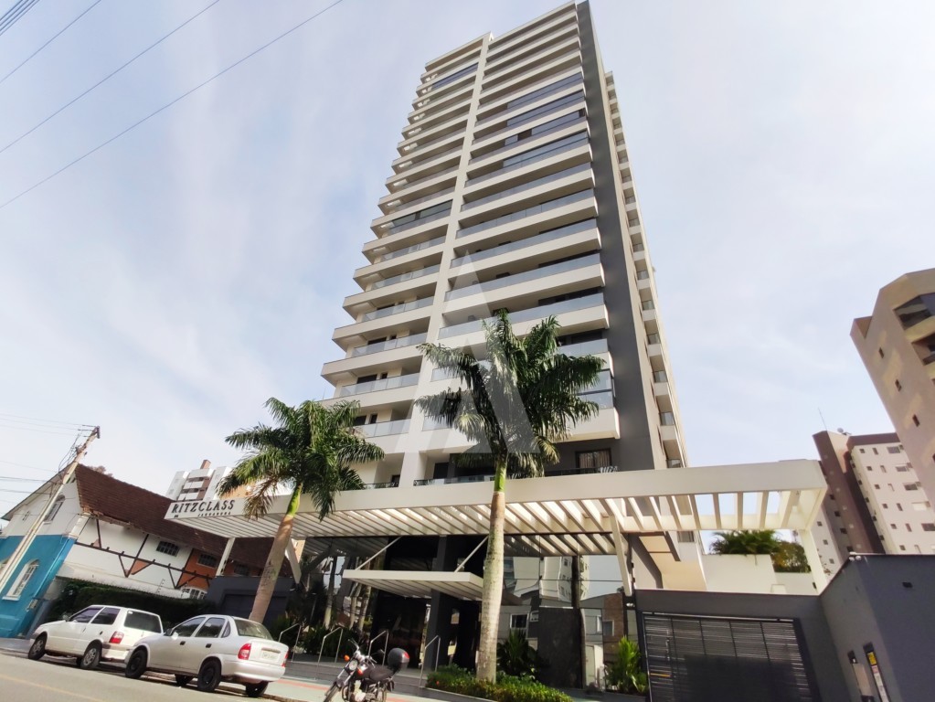 Apartamento com 1 quarto, sacada com churrasqueira, prédio com elevador e 1 vaga de garagem, no Centro de Joinville. - foto 1