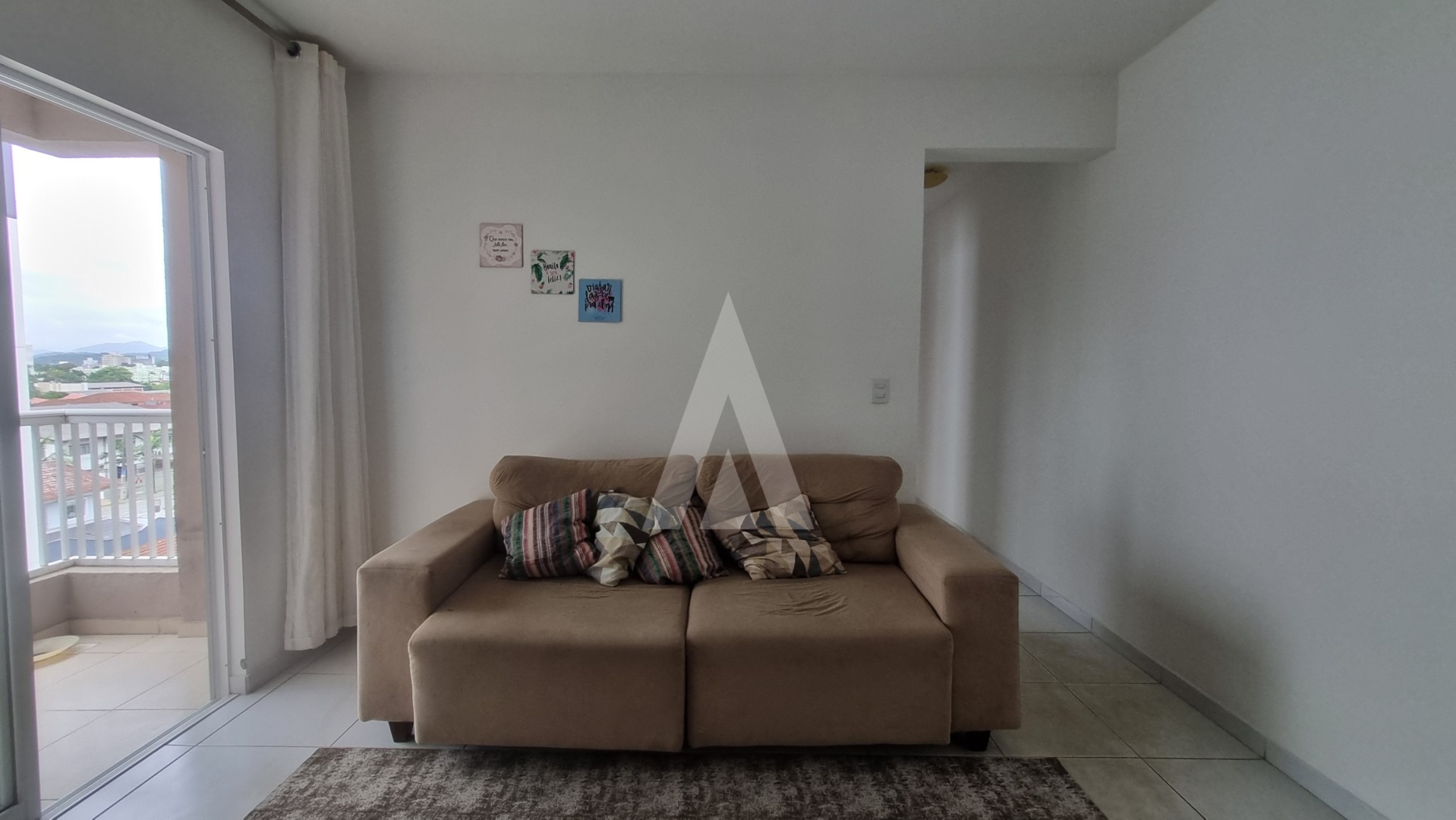 Apartamento no bairro Costa e Silva semimobiliado com 02 quartos e 01 vaga de garagem. — foto 2