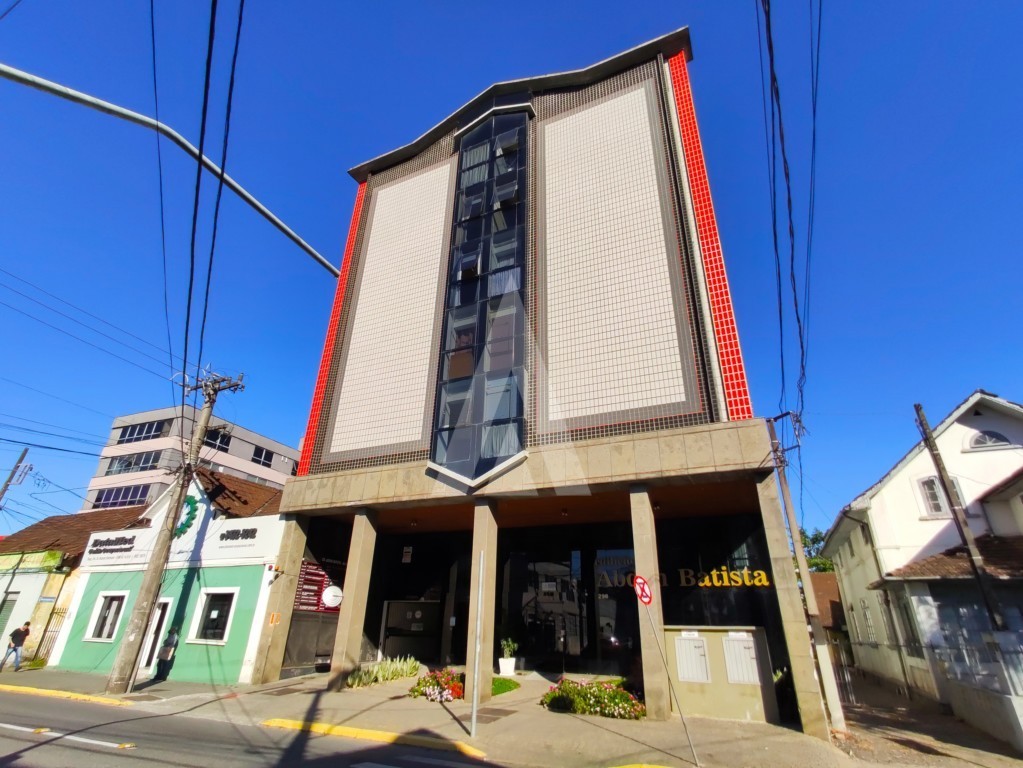 APARTAMENTO SEMI MOBILIADO COM 1 QUARTO, COZINHA COM ARMÁRIOS NO BAIRRO CENTRO. - foto 1