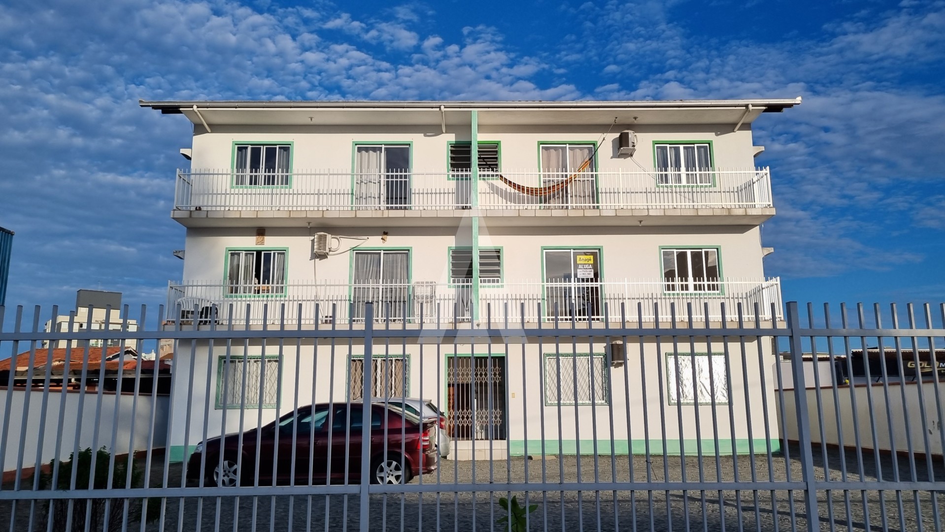 Apartamento com 2 quartos no bairro Santo Antônio com sacada e vaga de garagem - foto 1