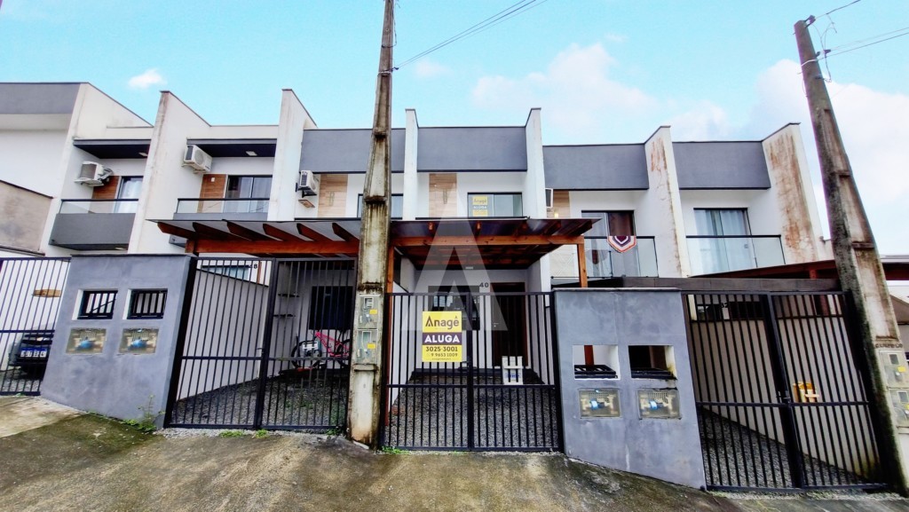 Geminado com 2 quartos, vaga de garagem coberta e sacada - foto 1