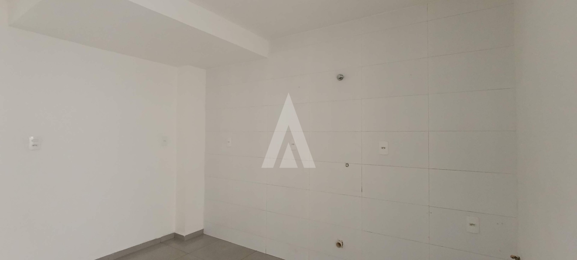 Geminado com 2 quartos, vaga de garagem coberta e sacada — foto 5