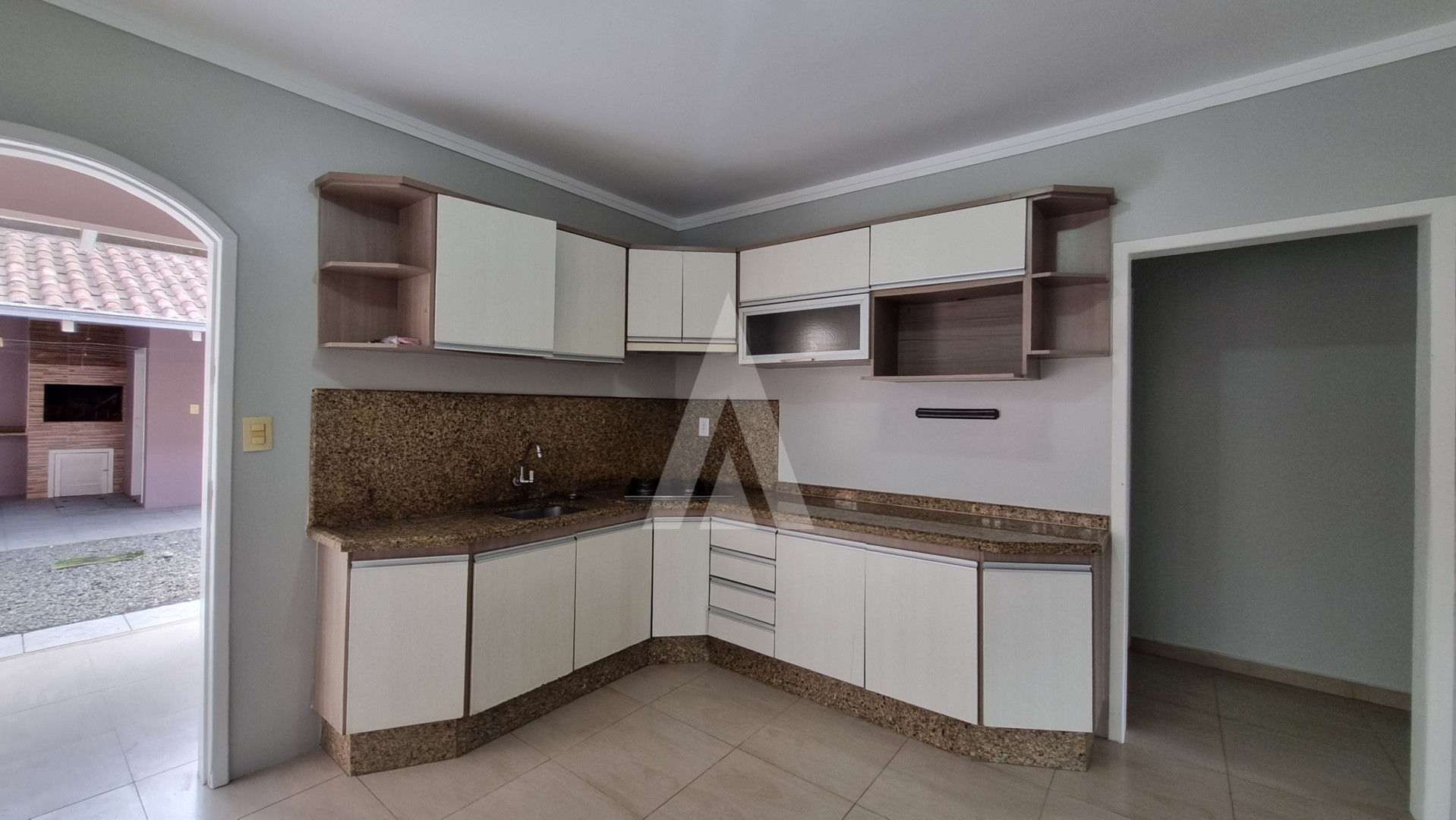 Casa com 03 quartos sendo 01 suíte no bairro Costa e Silva — foto 6