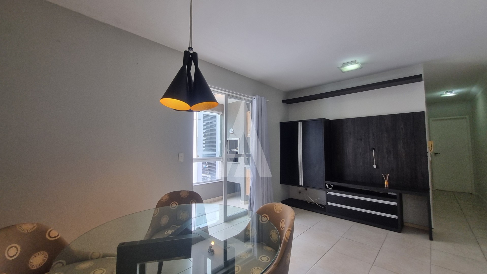 Apartamento no Bairro Bom Retiro com 2 quartos, sendo 1 suíte, sacada com churrasqueira, prédio com elevador e 1 vaga de garagem — foto 4