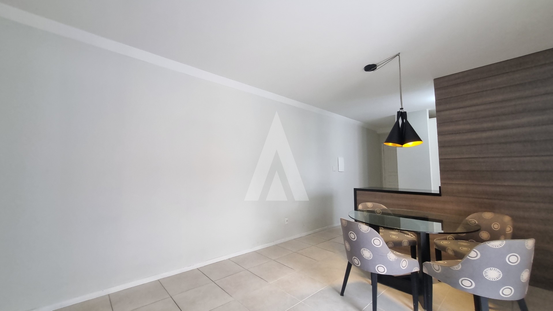 Apartamento no Bairro Bom Retiro com 2 quartos, sendo 1 suíte, sacada com churrasqueira, prédio com elevador e 1 vaga de garagem — foto 6