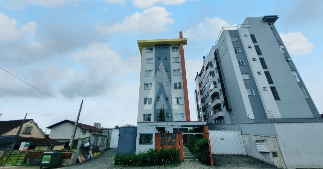 Apartamento no Bairro Bom Retiro com 2 quartos, sendo 1 suíte, sacada com churrasqueira, prédio com elevador e 1 vaga de garagem — foto 2