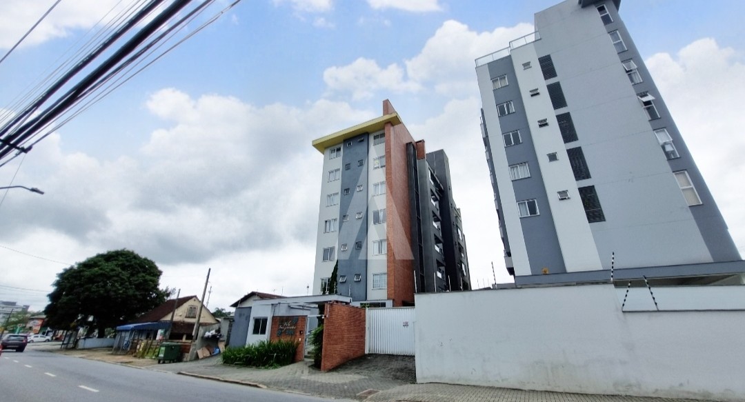 Apartamento no Bairro Bom Retiro com 2 quartos, sendo 1 suíte, sacada com churrasqueira, prédio com elevador e 1 vaga de garagem - foto 1