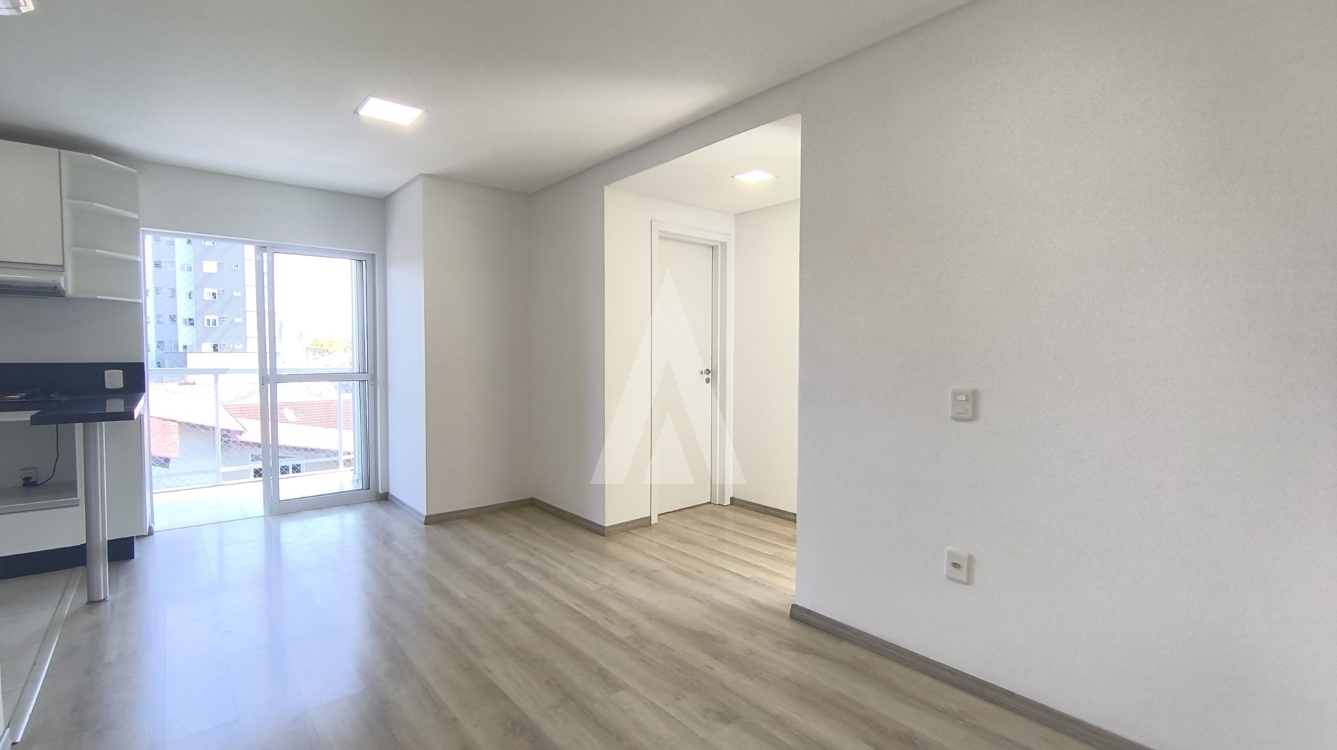 Apartamento com 2 quartos, no bairro Saguaçu. — foto 3
