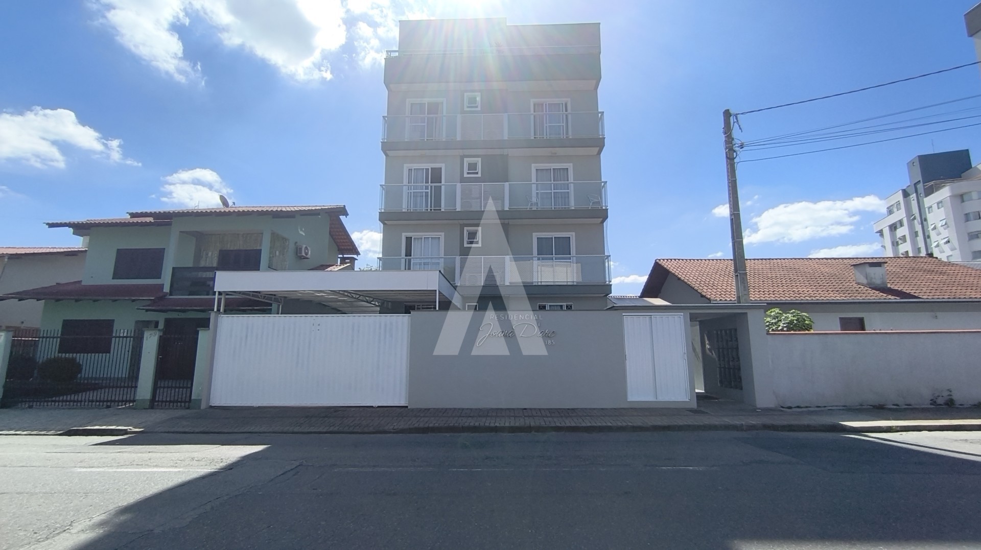 Apartamento com 2 quartos, no bairro Saguaçu. - foto 1
