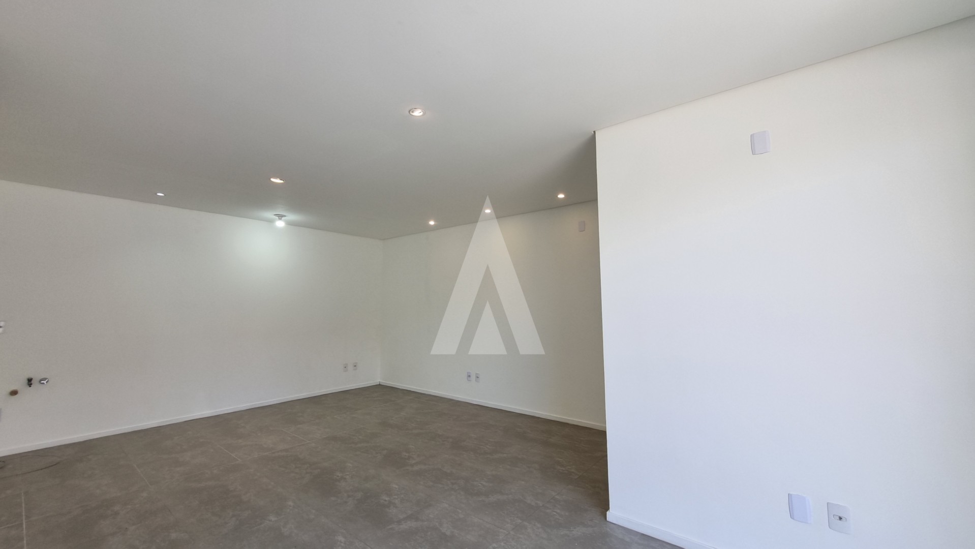 Sala comércial com 28,89 m, com 1 lavabo e vagas rotativas no Bairro Saguaçu — foto 4