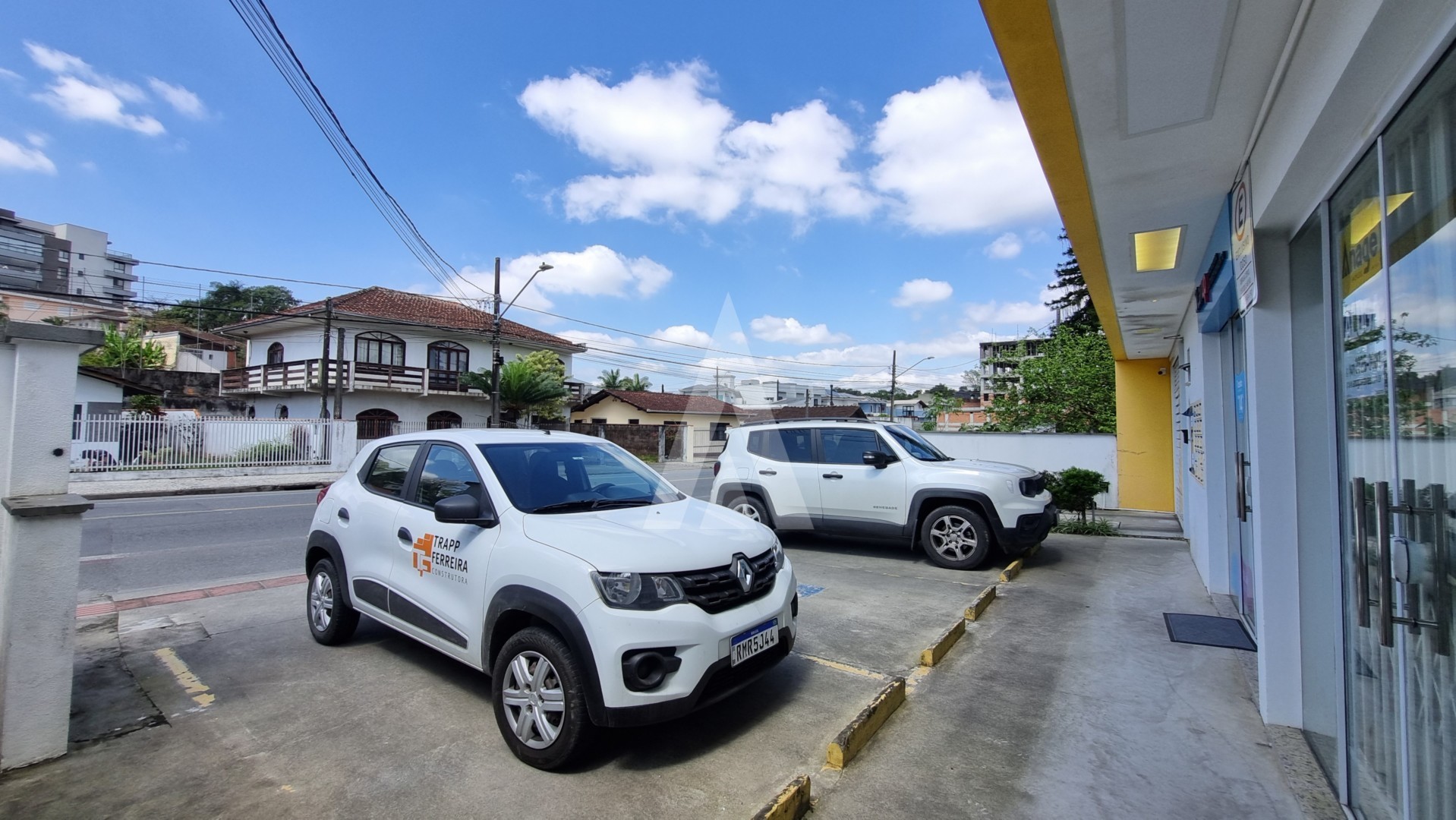 Sala comércial com 28,89 m, com 1 lavabo e vagas rotativas no Bairro Saguaçu — foto 3