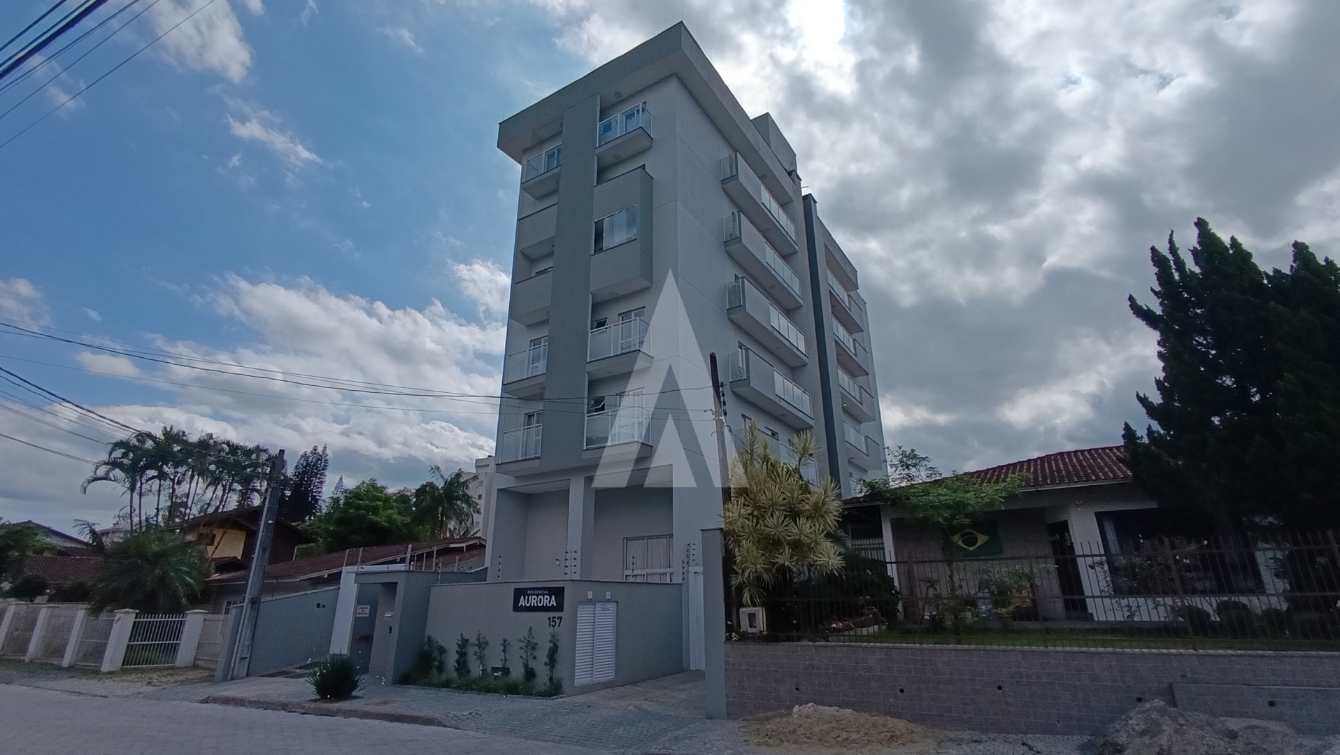 Apartamento com 02 quartos, sendo um com sacada no bairro Costa e Silva. — foto 2