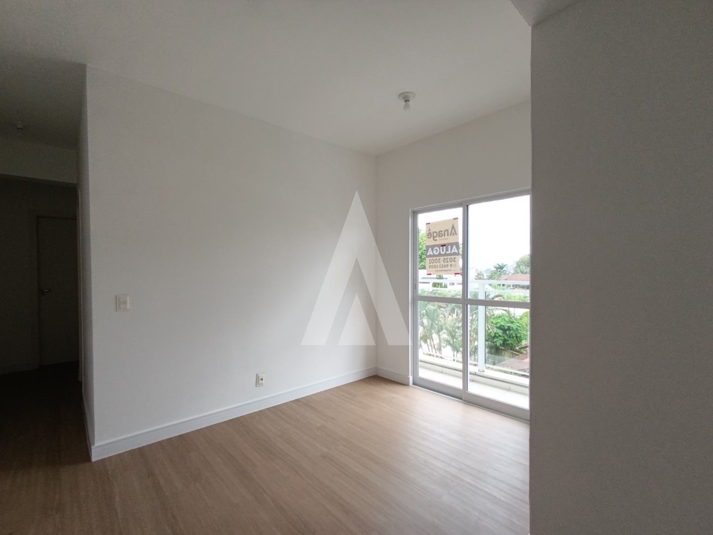 Apartamento com 02 quartos, sendo um com sacada no bairro Costa e Silva. — foto 3