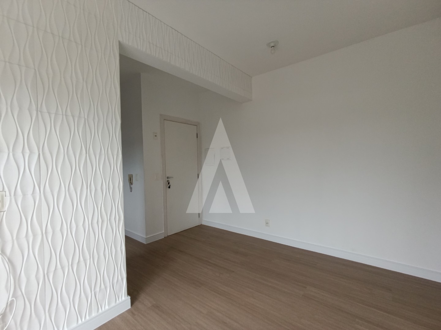 Apartamento com 02 quartos, sendo um com sacada no bairro Costa e Silva. — foto 5