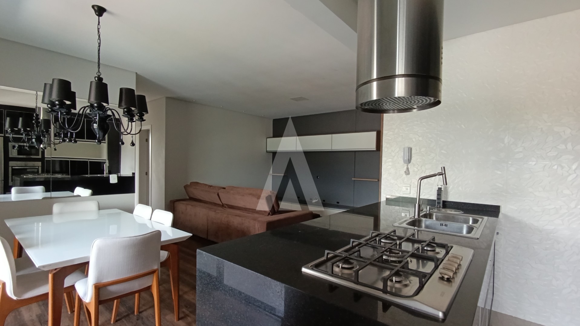 Apartamento mobiliado com 3 quartos sendo suíte no bairro Iririú com sacada com churrasqueira e 2 vagas de garagem — foto 6