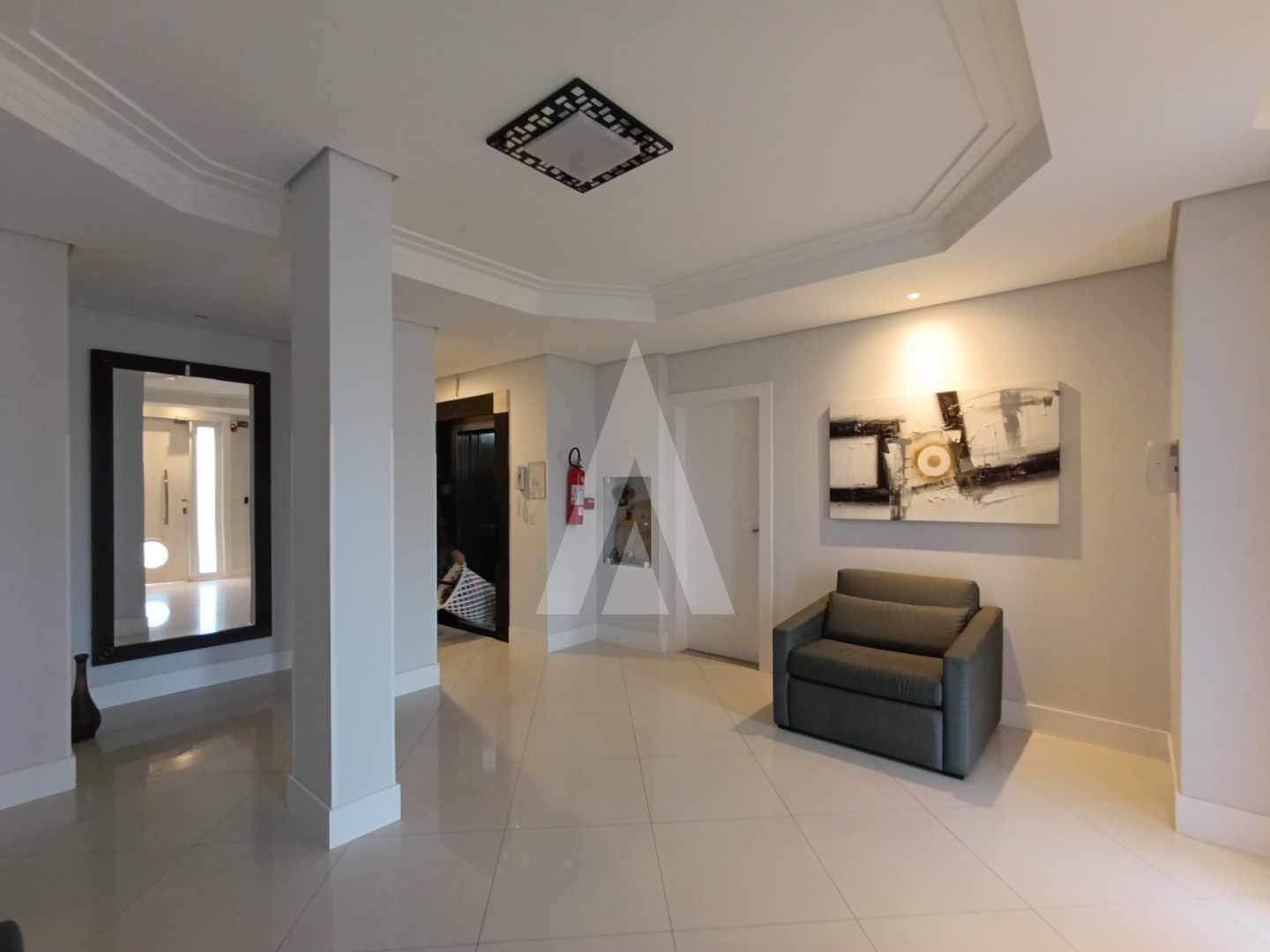 Apartamento no bairro Santo Antônio, com 2 quartos, armários na cozinha e 1 vaga de garagem coberta. — foto 2