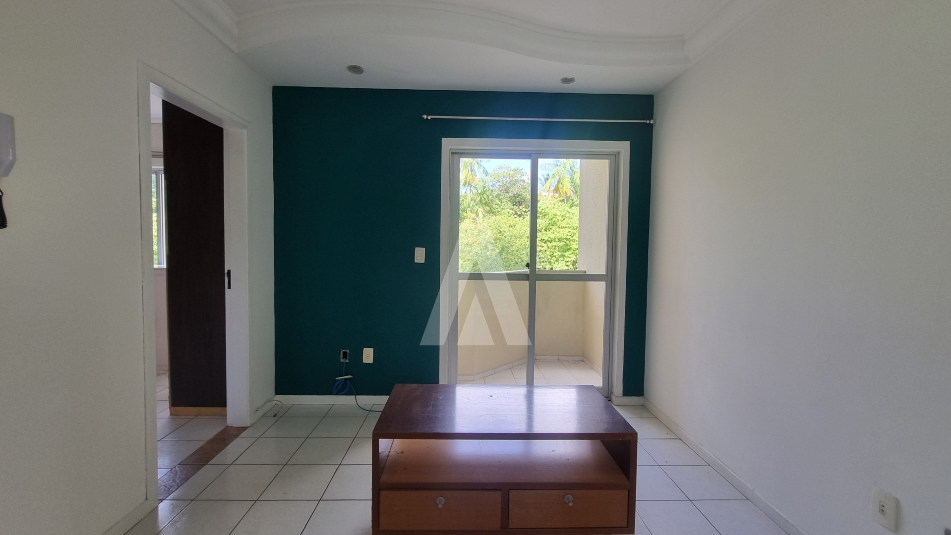 Apartamento com 01 suíte semi mobiliado, sala de estar e jantar, cozinha com armários, área de serviço e sacada, prédio com elev — foto 3