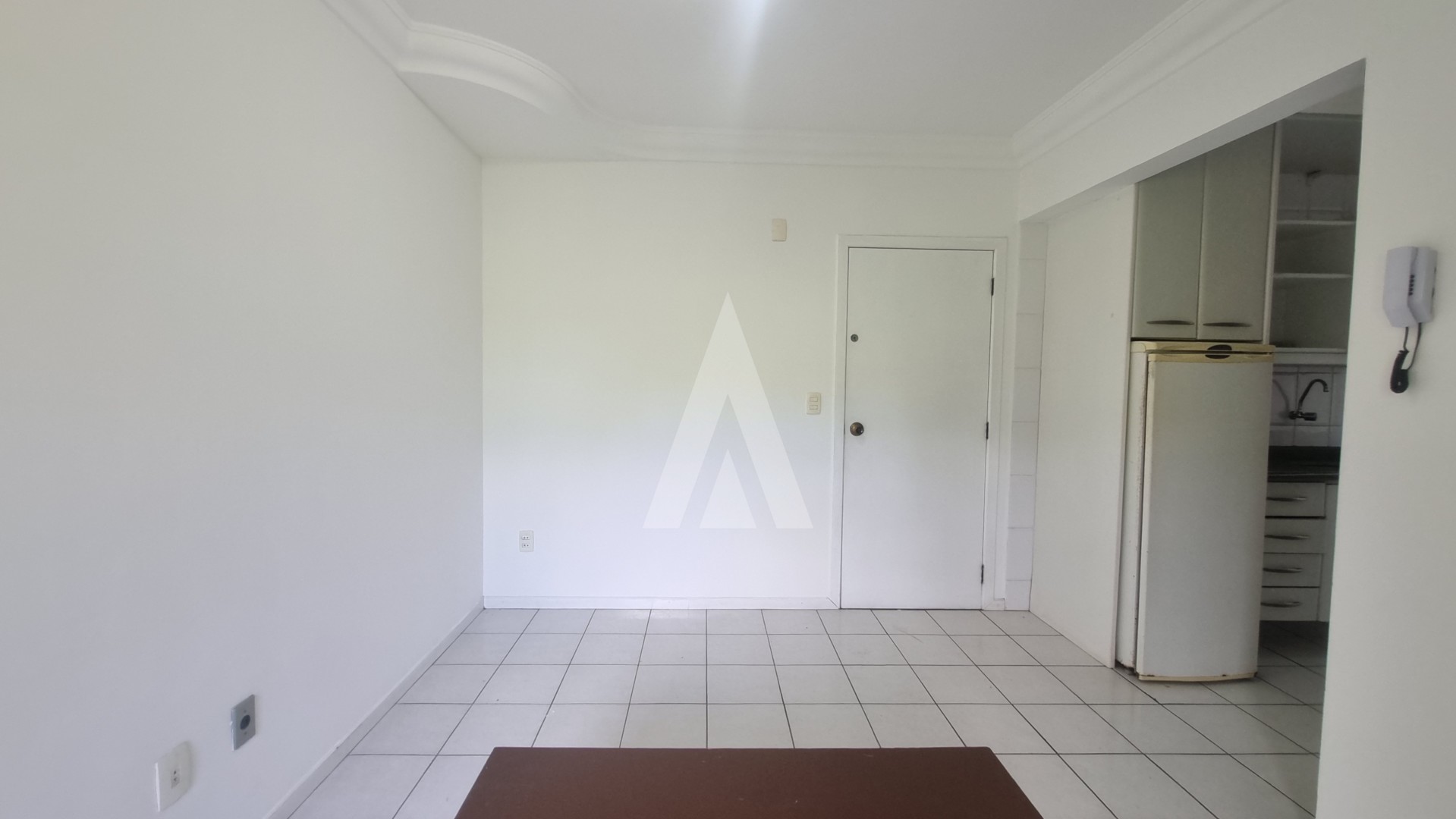 Apartamento com 01 suíte semi mobiliado, sala de estar e jantar, cozinha com armários, área de serviço e sacada, prédio com elev — foto 5