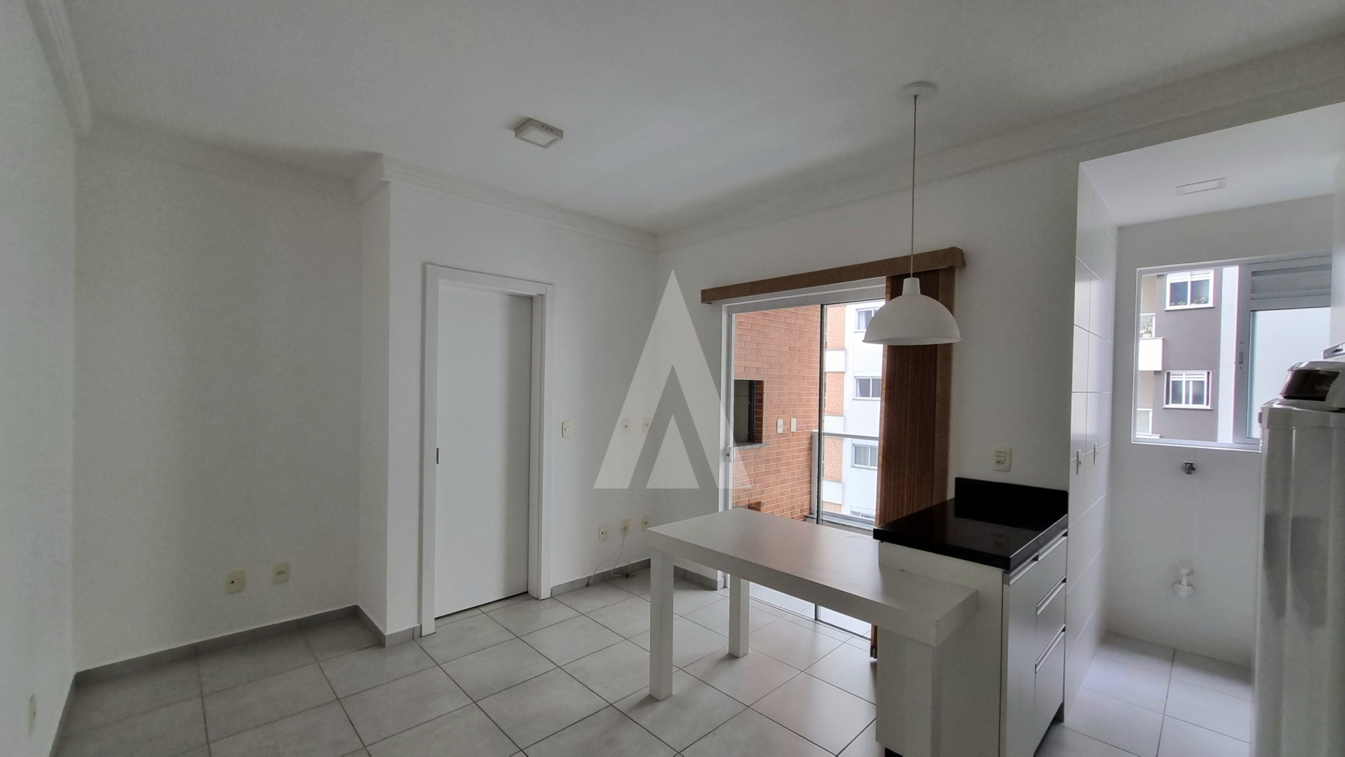 Apartamento semimobiliado com 1 suíte, no bairro Bucarein — foto 2