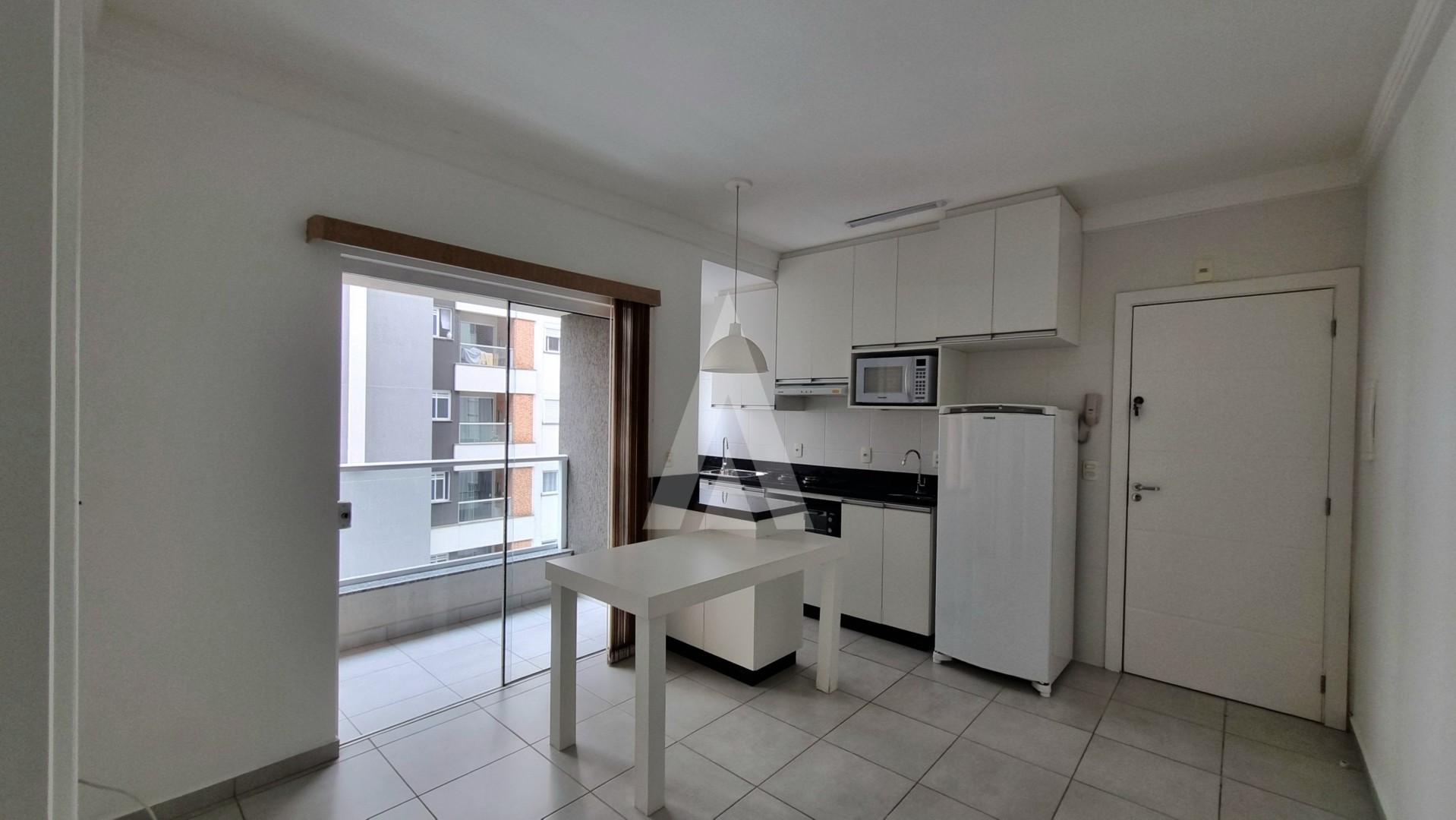 Apartamento semimobiliado com 1 suíte, no bairro Bucarein — foto 3