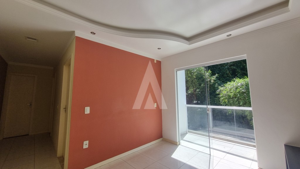 Apartamento com 02 dormitórios, sala de estar, cozinha com armários, sacada com churrasqueira, bwc social e área de serviço. — foto 5