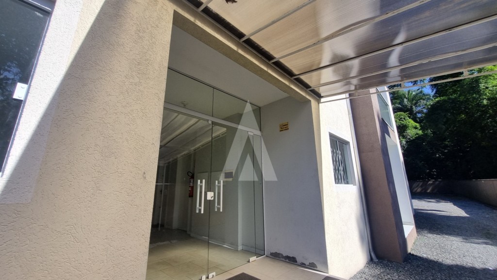 Apartamento com 02 dormitórios, sala de estar, cozinha com armários, sacada com churrasqueira, bwc social e área de serviço. — foto 3