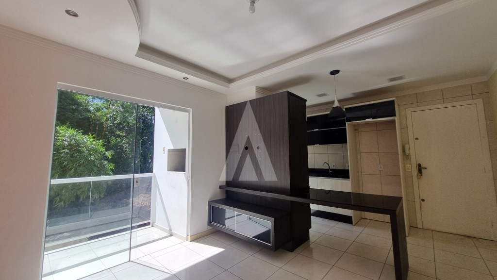 Apartamento com 02 dormitórios, sala de estar, cozinha com armários, sacada com churrasqueira, bwc social e área de serviço. — foto 7