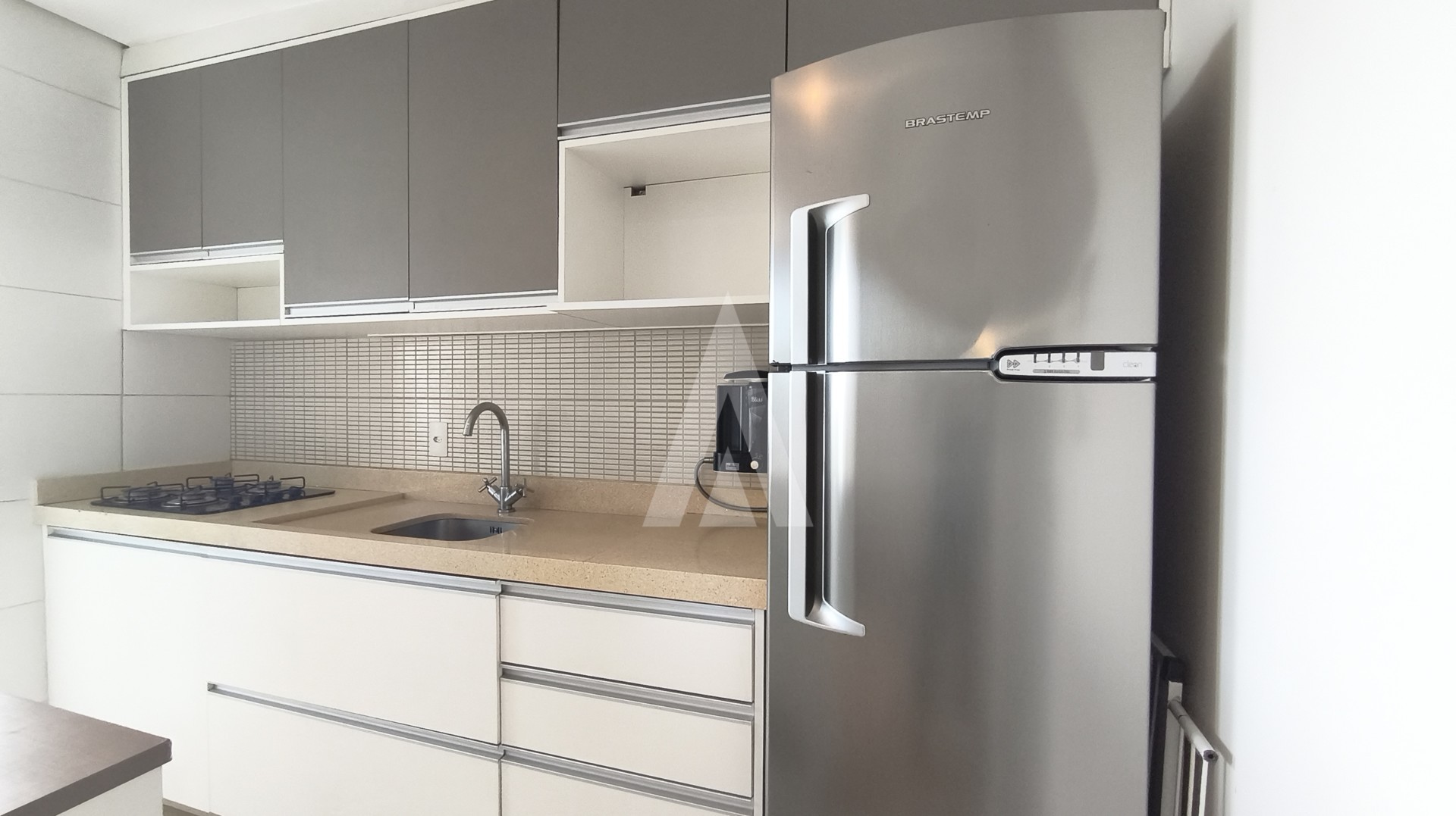 Apartamento no bairro Saguaçu com 3 quartos, sendo 1 suíte, cozinha com armários e 1 vaga de garagem coberta. — foto 4