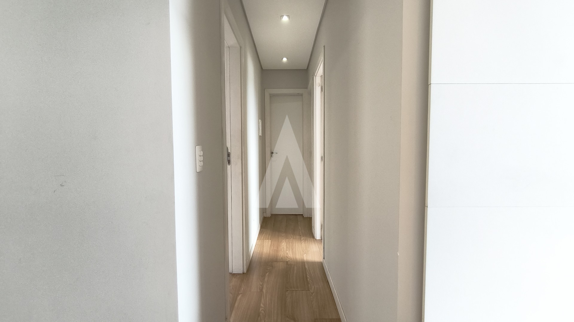 Apartamento no bairro Saguaçu com 3 quartos, sendo 1 suíte, cozinha com armários e 1 vaga de garagem coberta. — foto 6