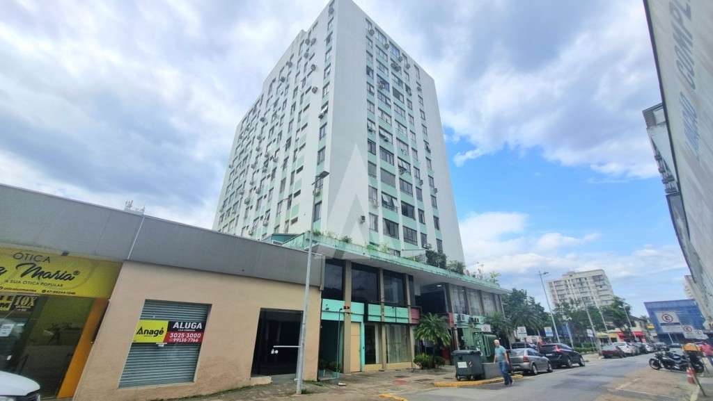 Loja com 2 salas amplas piso térreo e superior no Centro de Joinville, contendo 242,00m, com 2 lavabos e 1 copa. - foto 1