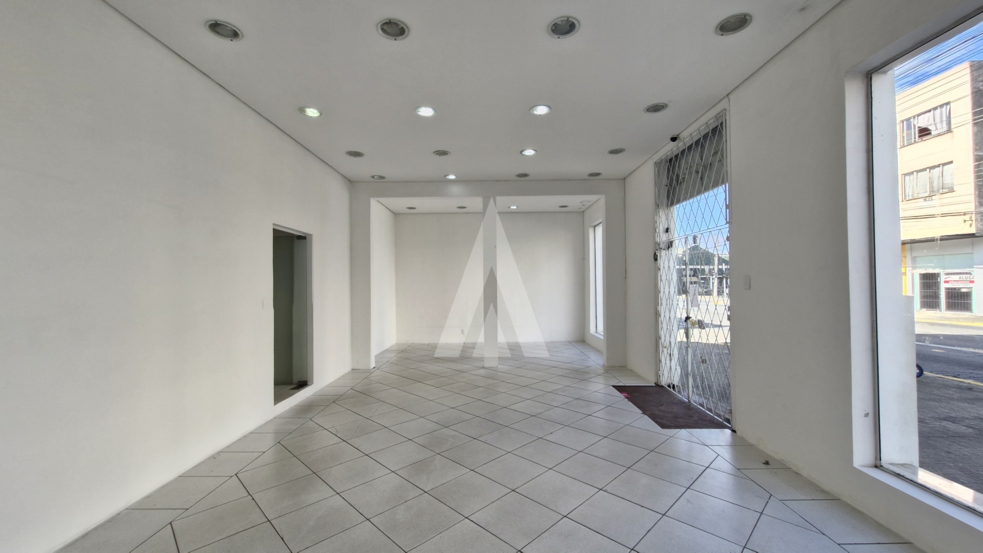 Loja com área de 224,25m, contendo 4 salas , em avenida movimentada no Bairro Anita Garibaldi. — foto 3