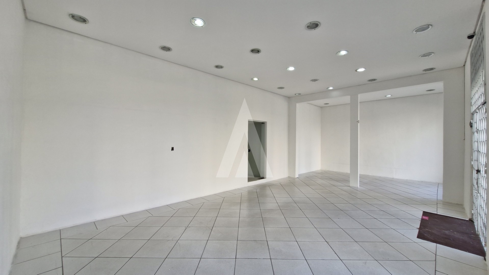 Loja com área de 224,25m, contendo 4 salas , em avenida movimentada no Bairro Anita Garibaldi. — foto 4