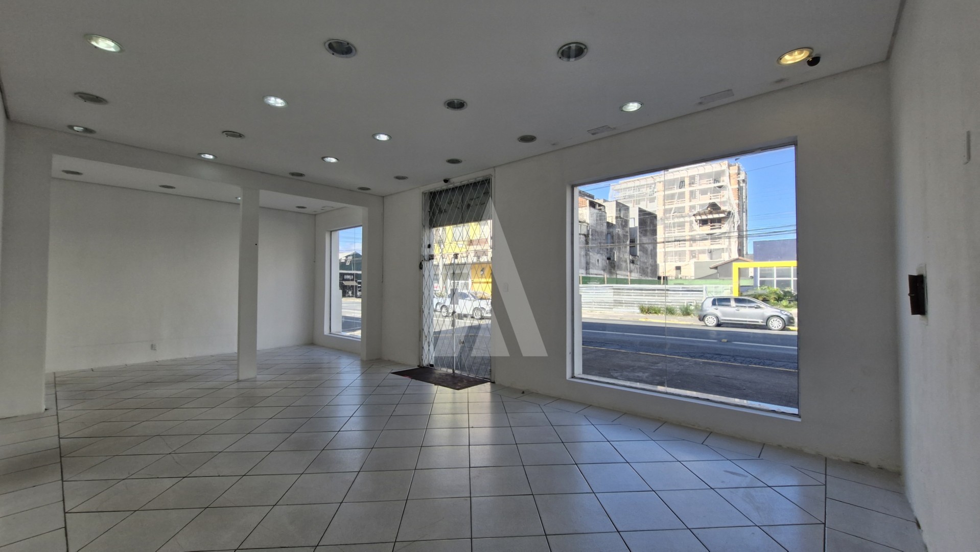 Loja com área de 224,25m, contendo 4 salas , em avenida movimentada no Bairro Anita Garibaldi. — foto 5