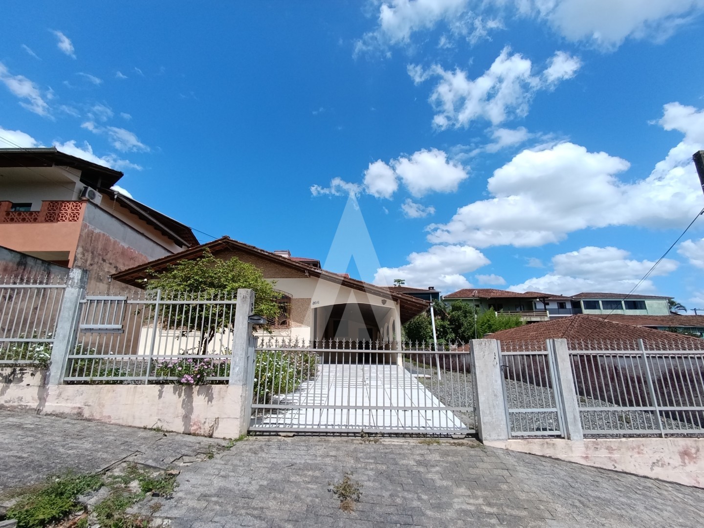 Casa localizada no bairro Costa e Silva, composta por dois quartos. - foto 1