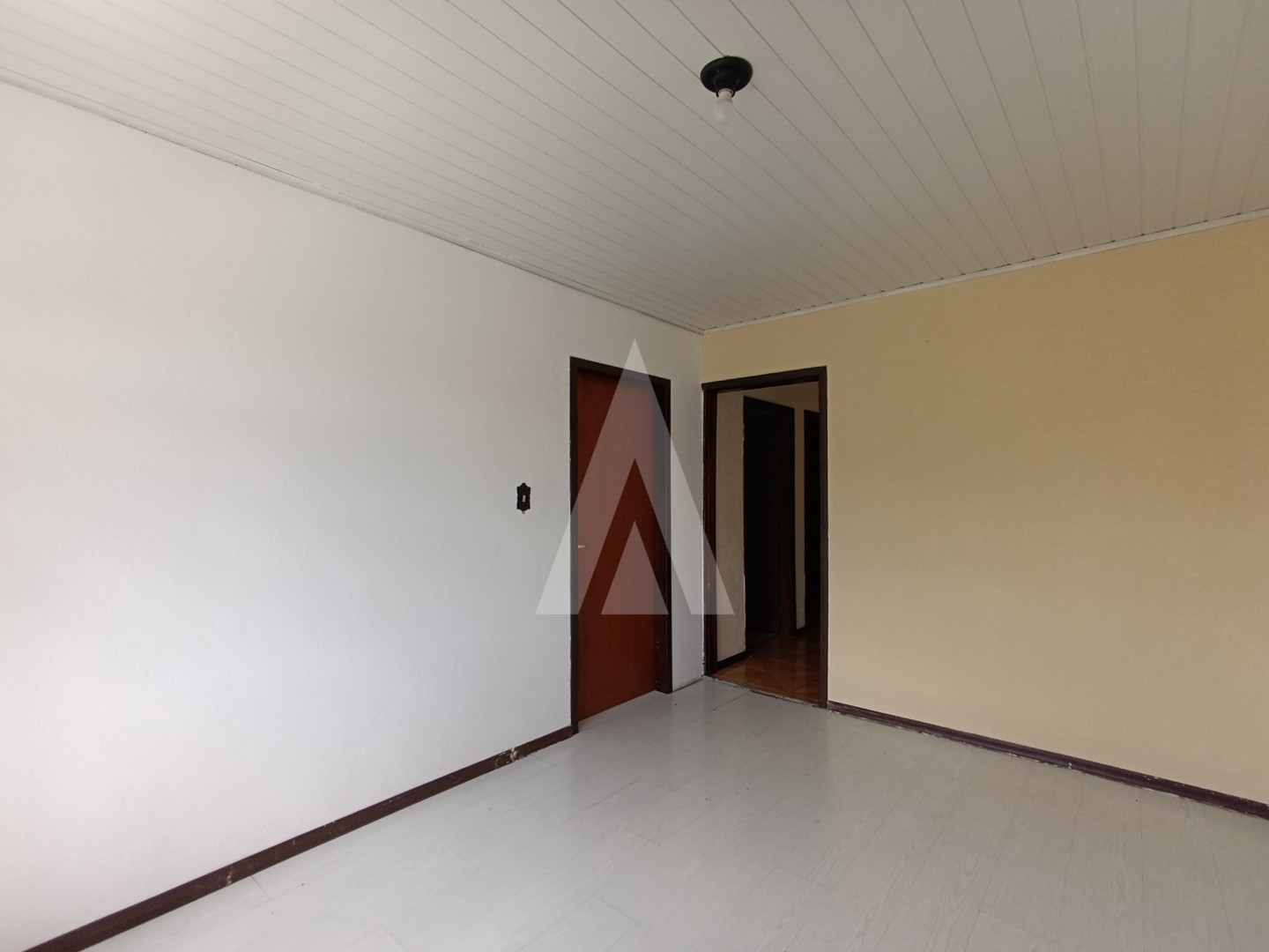 Casa localizada no bairro Costa e Silva, composta por dois quartos. — foto 2