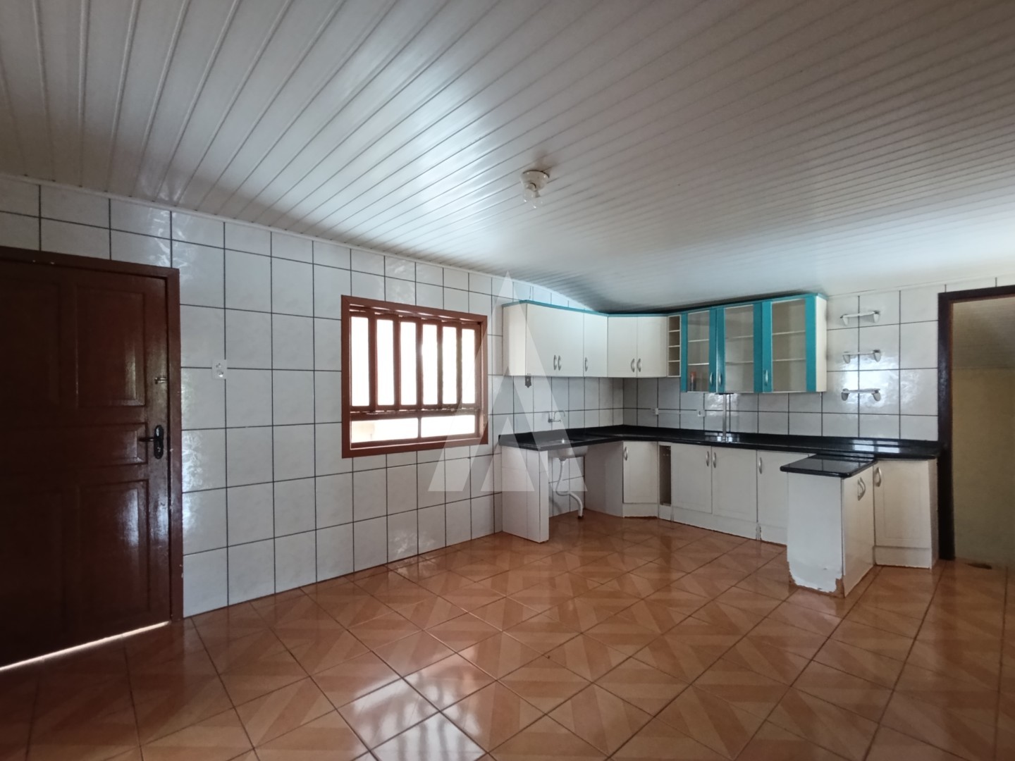 Casa localizada no bairro Costa e Silva, composta por dois quartos. — foto 5