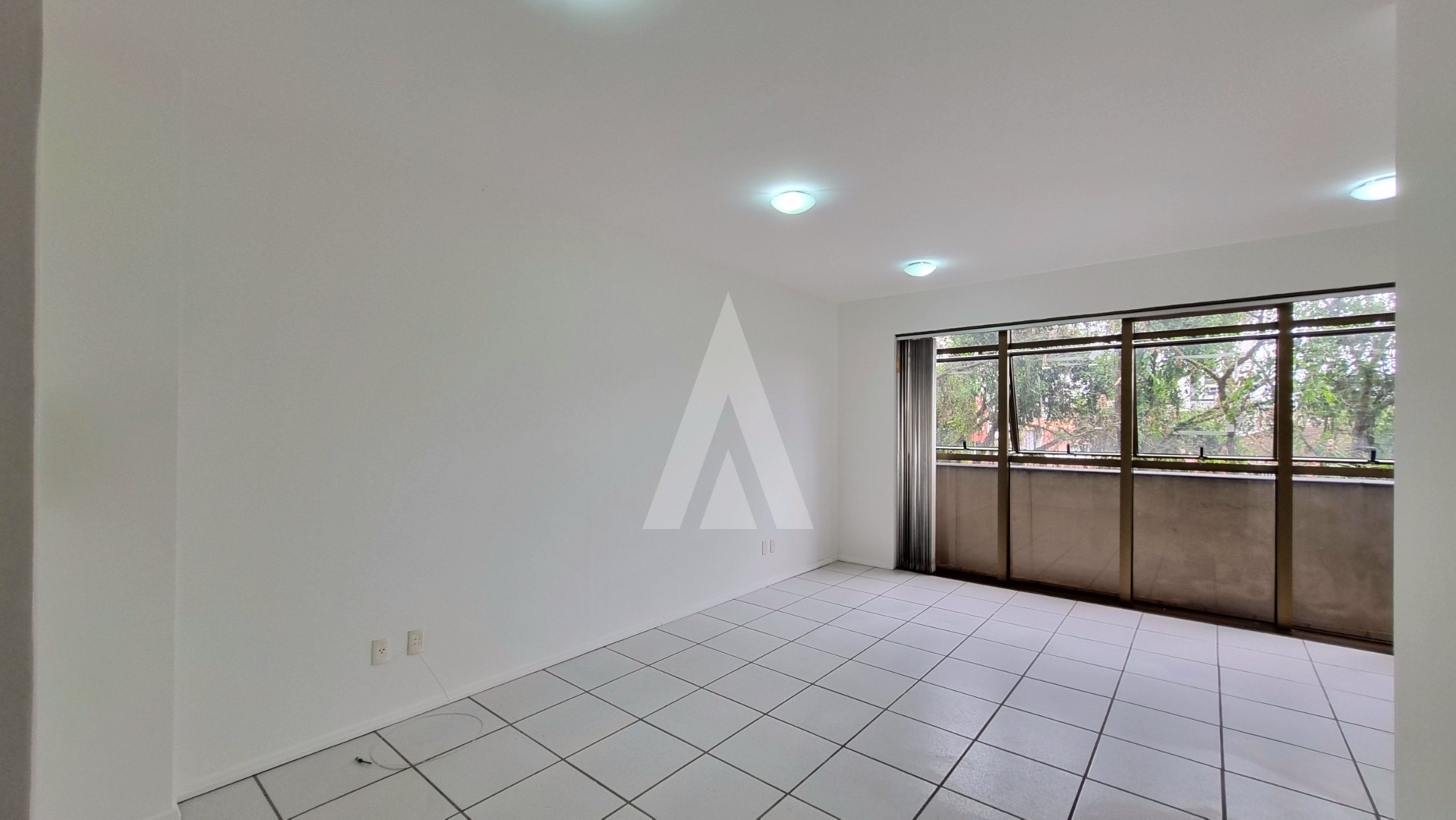Sala comercial no centro de Joinville com elevador e 1 lavabo. — foto 3