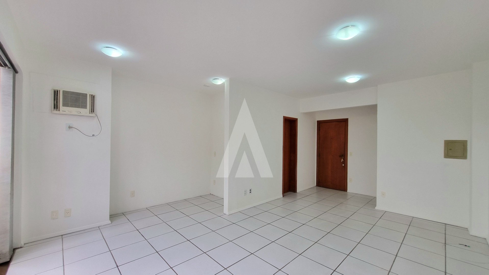 Sala comercial no centro de Joinville com elevador e 1 lavabo. — foto 5