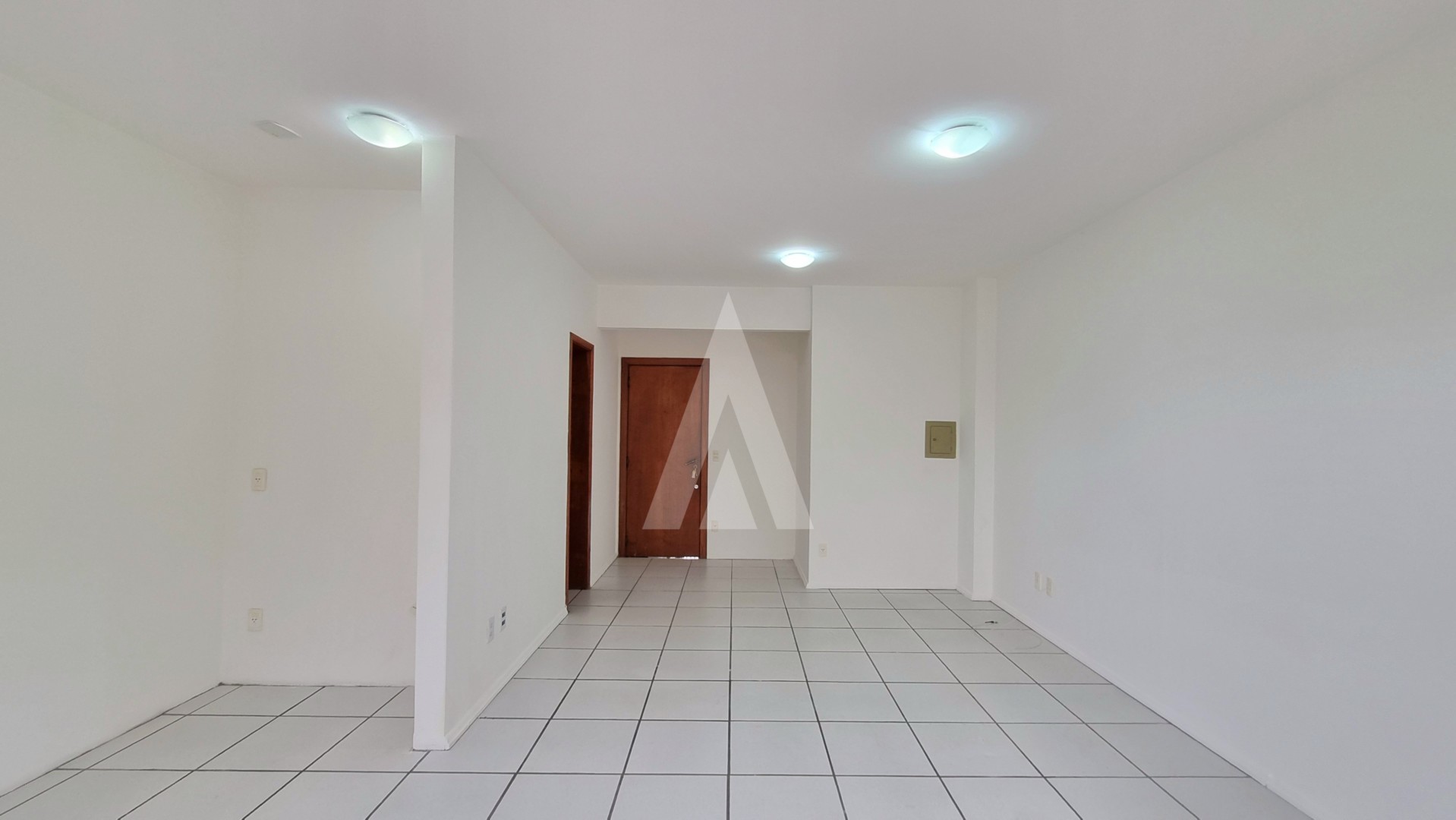Sala comercial no centro de Joinville com elevador e 1 lavabo. — foto 6