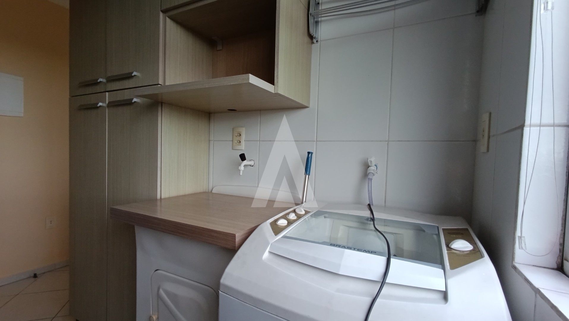 Apartamento mobiliado, localizado no bairro Guanabara, composto por 2 quartos e 1 vaga de garagem coberta. — foto 3