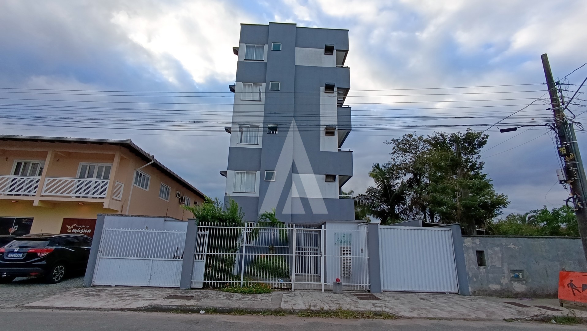 Apartamento mobiliado, localizado no bairro Guanabara, composto por 2 quartos e 1 vaga de garagem coberta. - foto 1