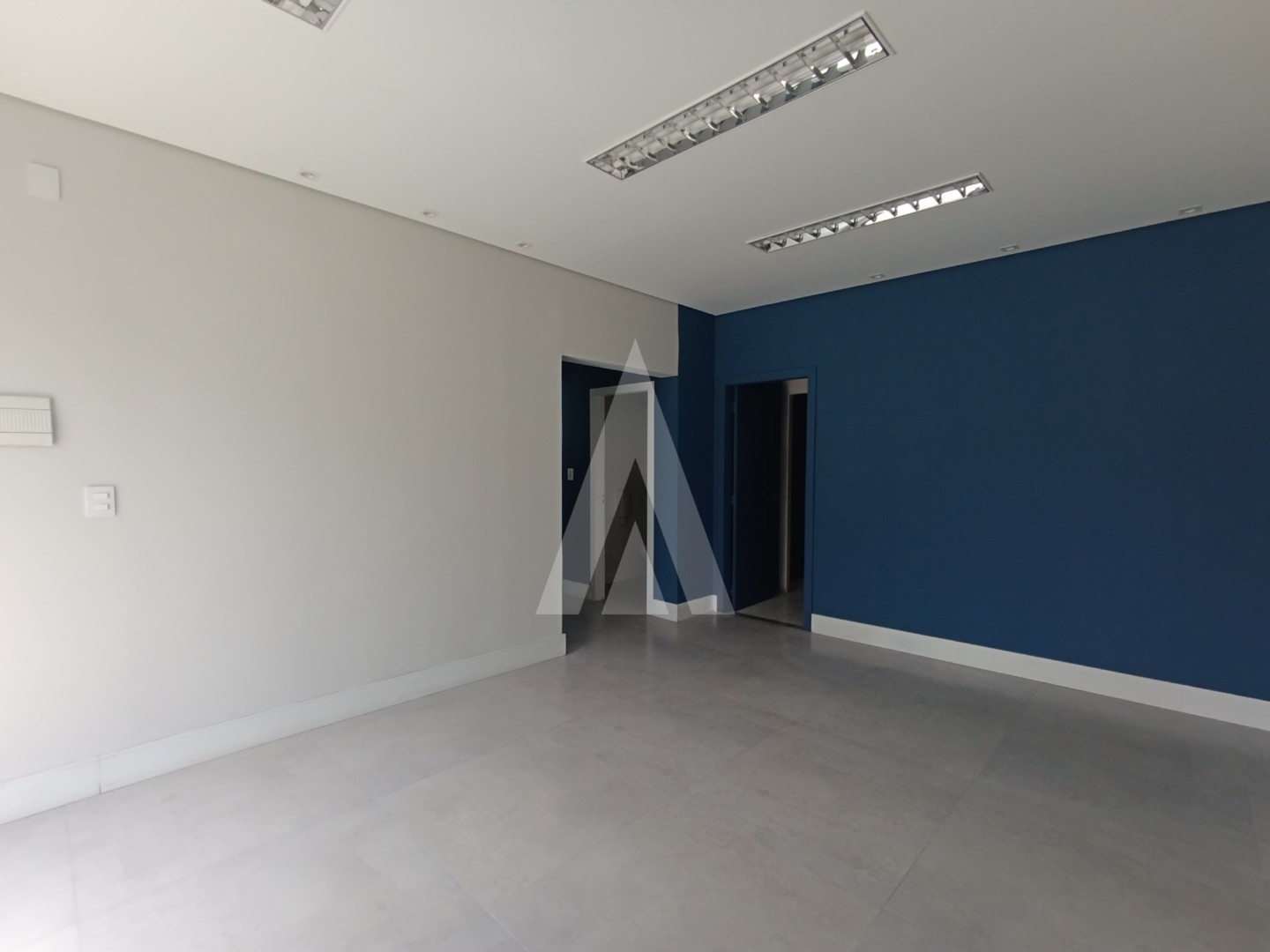 Sala comercial localizada no bairro Anita Garibaldi, de esquina, distribuída entre o 1 e o 2 andar, composta por 2 cozinhas, 5 — foto 3