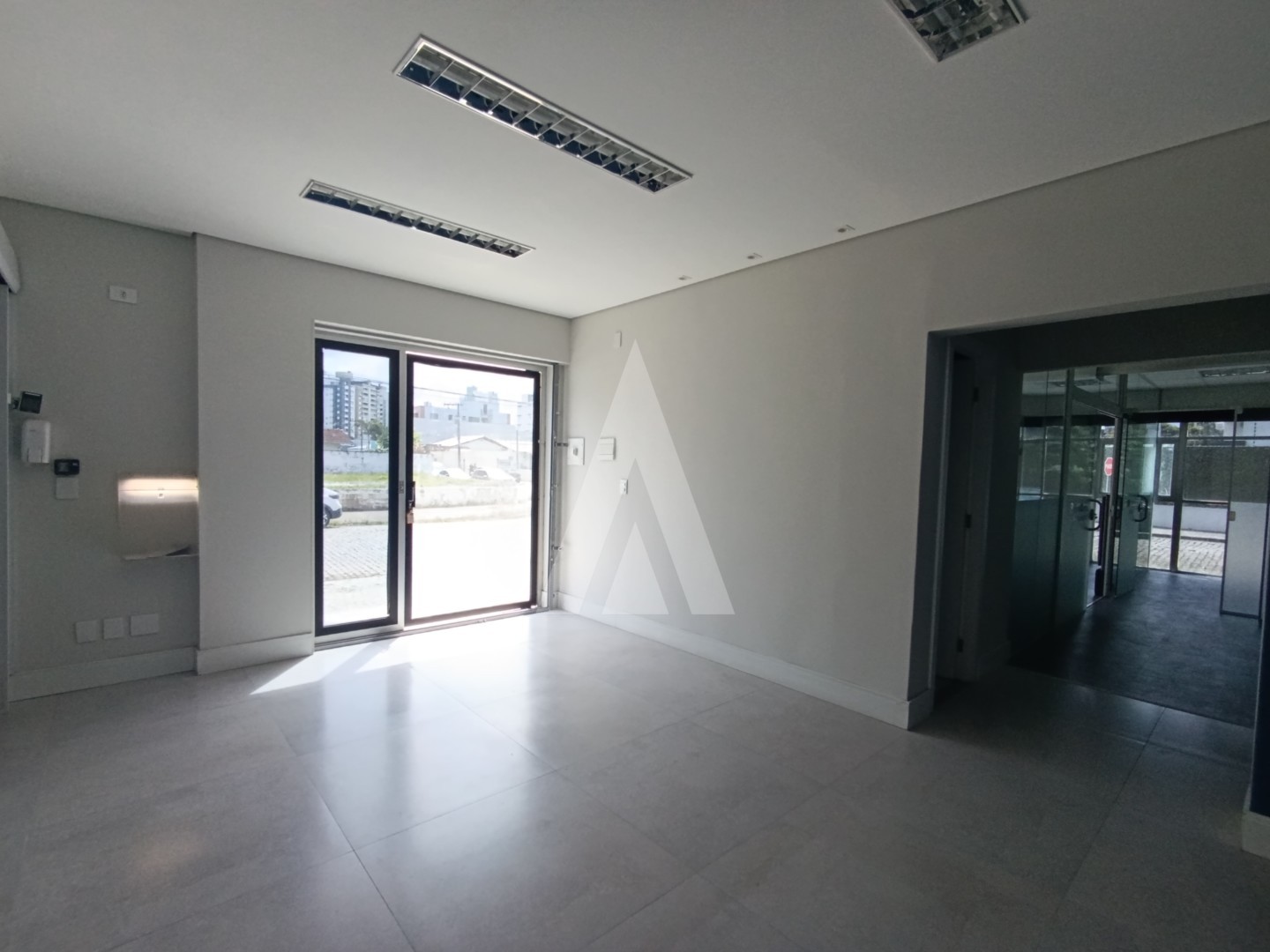 Sala comercial localizada no bairro Anita Garibaldi, de esquina, distribuída entre o 1 e o 2 andar, composta por 2 cozinhas, 5 — foto 4