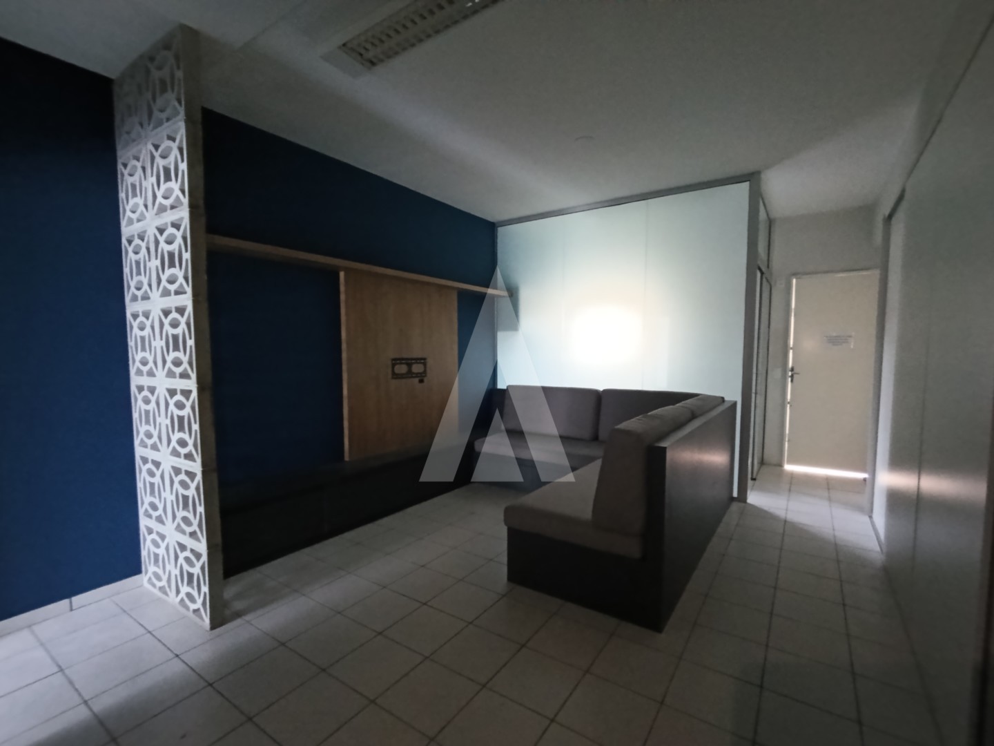 Sala comercial localizada no bairro Anita Garibaldi, de esquina, distribuída entre o 1 e o 2 andar, composta por 2 cozinhas, 5 — foto 7