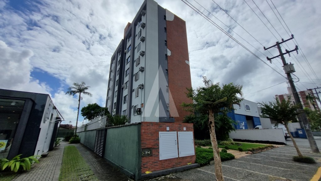 Apartamento com 03 quartos, sendo uma suíte, no Centro. - foto 1