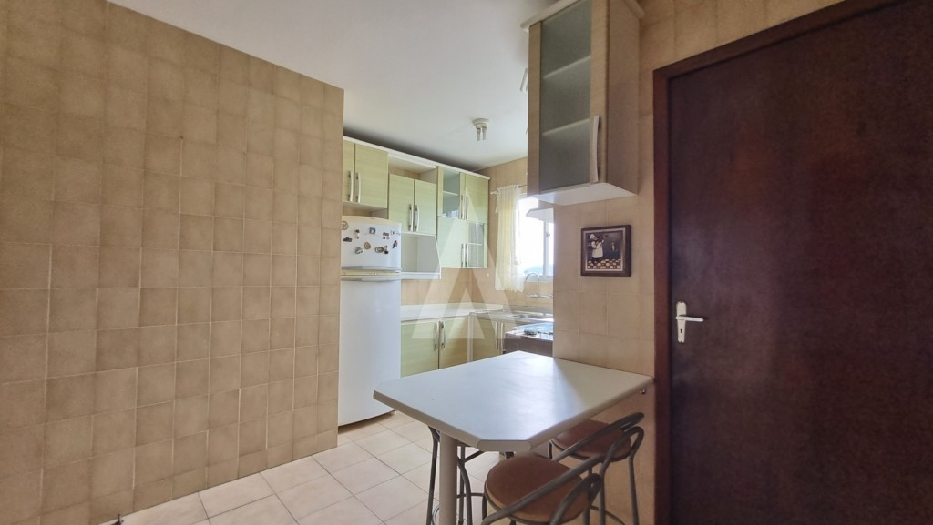 Apartamento com 03 quartos, sendo uma suíte, no Centro. — foto 2