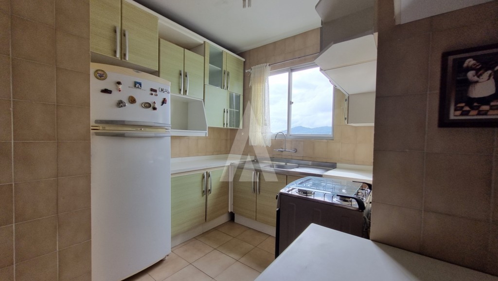 Apartamento com 03 quartos, sendo uma suíte, no Centro. — foto 3