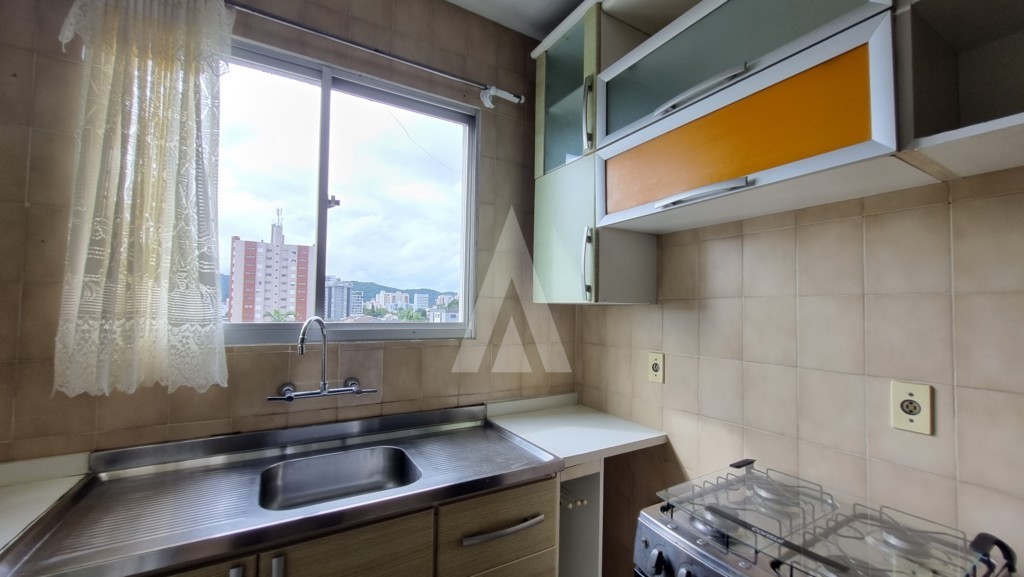 Apartamento com 03 quartos, sendo uma suíte, no Centro. — foto 4