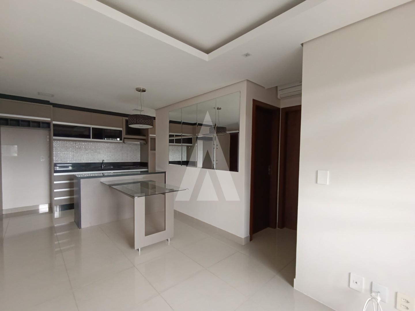 Apartamento semi mobiliado com 2 quartos, localizado no bairro Atiradores. — foto 3